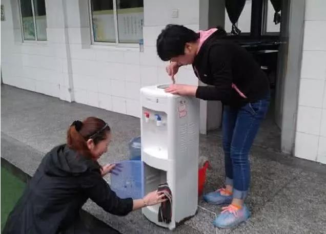饮水机不清洗长期喝对身体的危害,饮水机经常开着对饮水机伤害大吗