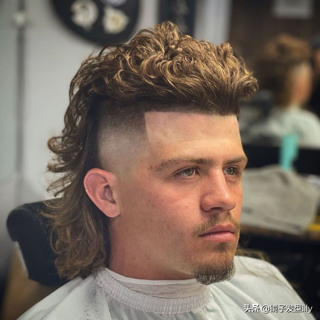 男士烫头发型推荐不明显中长发,男士发型2020流行发型侧背烫发