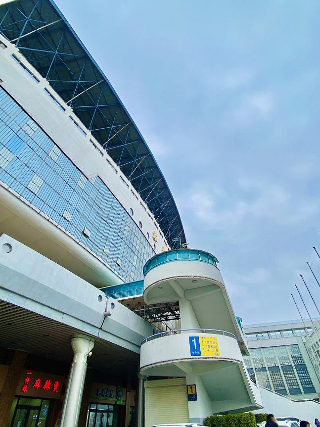 一座裕彤体育场，半部青春史...