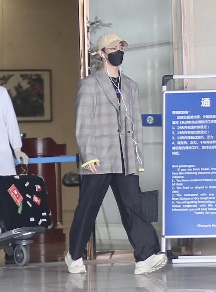 80年代复古港风男星,夏季穿搭最好看的男明星