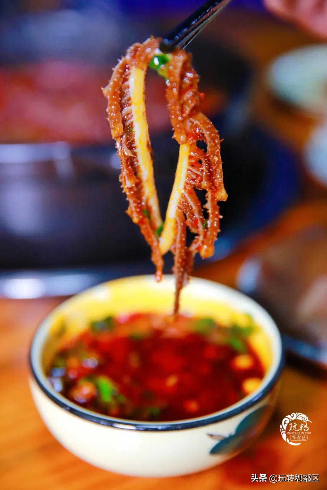 郫都西门新开砂锅串串，来“老屋头”，涮人情味儿