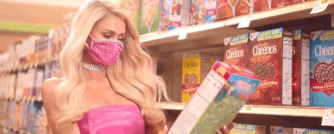 又开始炫富了？她的人生只剩下钱了