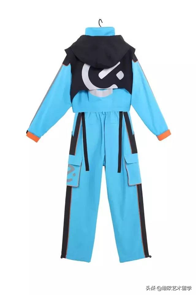 太平鸟时装发布会,太平鸟联名绿色外套