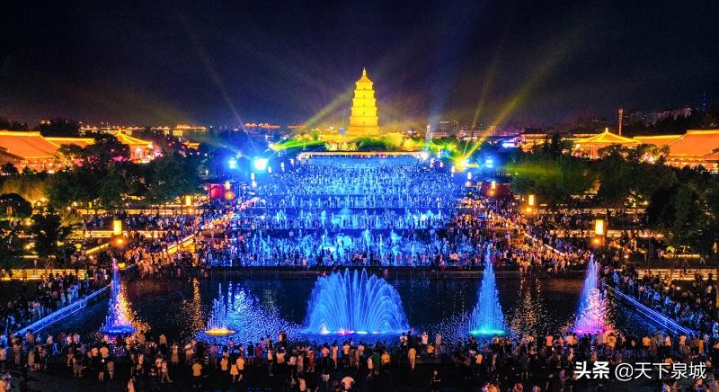 淮海路步行街与大唐不夜城,南京路和大唐不夜城