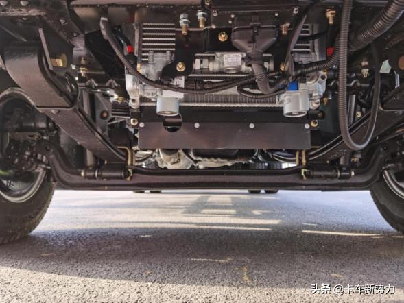 庆铃五十铃M600豪华版,庆铃m600和kv600哪个技术更好