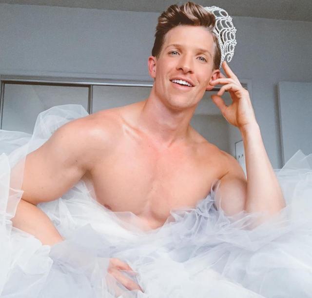 是辣眼还是个性？女性内衣品牌请肌肉男当模特，网友直呼：毁三观