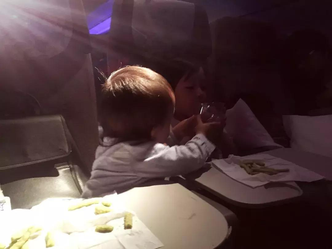 带娃长途飞行攻略,假期带娃体验一次飞行的感觉