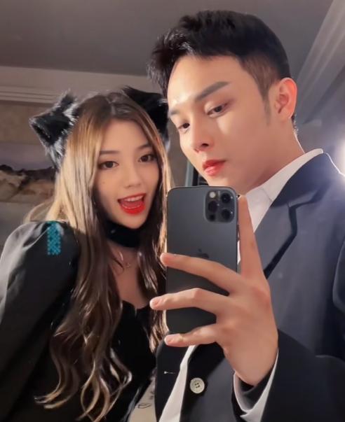 小猪先生终于官宣领证！不忘带货送香水，还戴假戒指晒照被群嘲