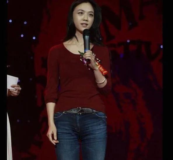 她25岁出道爆红影响别人家庭,她25岁走红47岁嫁给了爱情