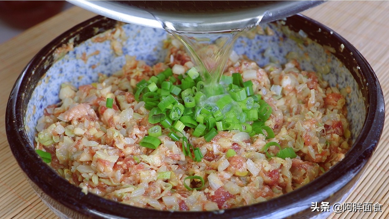 饺子馅怎么调才能鲜嫩多汁,饺子馅怎么调才能鲜嫩多汁呢