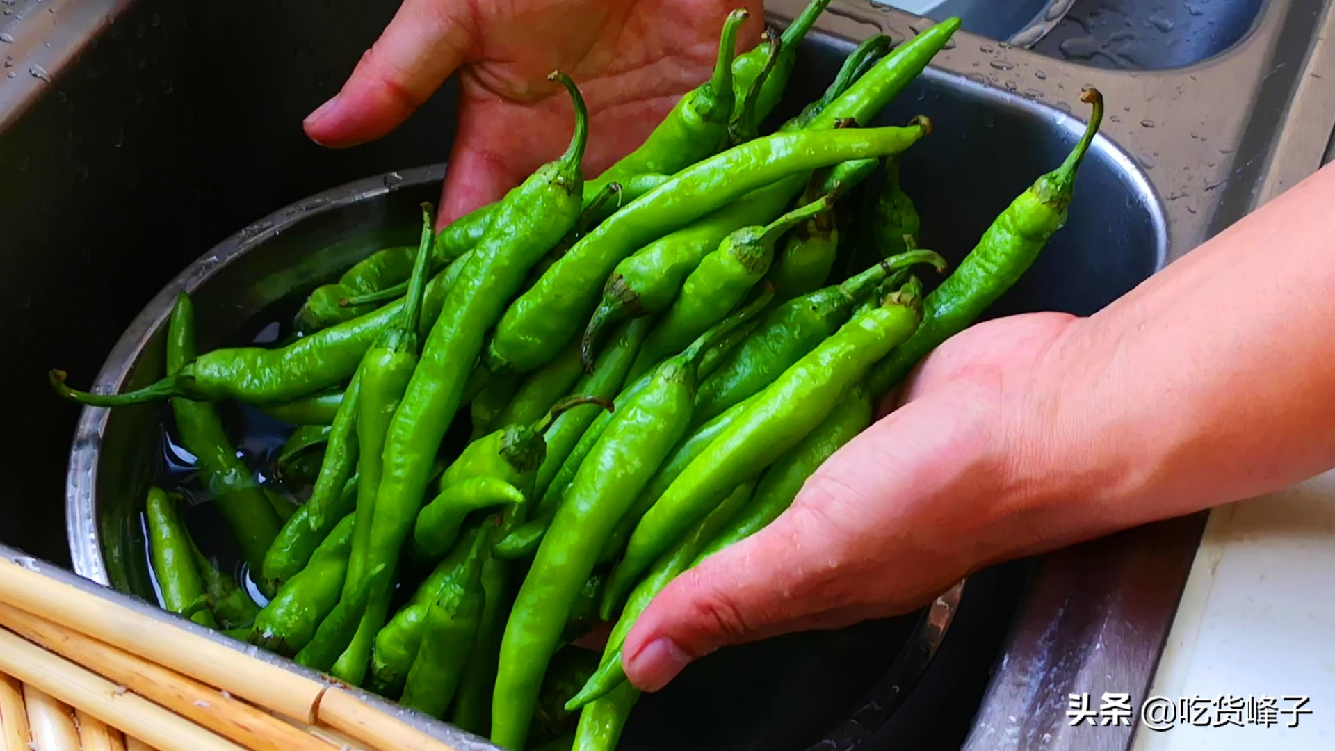 秋天普通辣椒做法,东北秋天辣椒做法