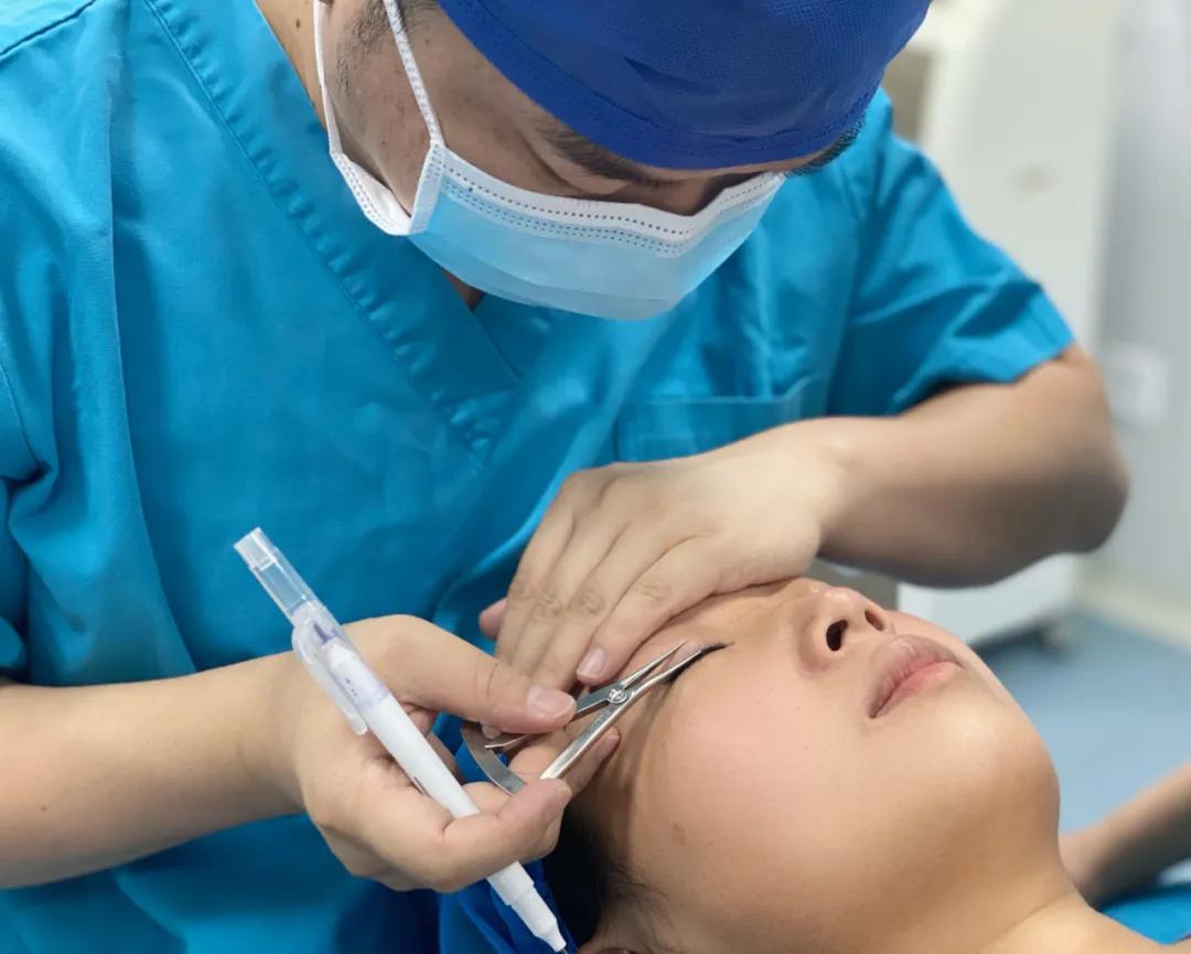 「走进大兴的军大人」赵辉:想做“摘桃子”的整形人