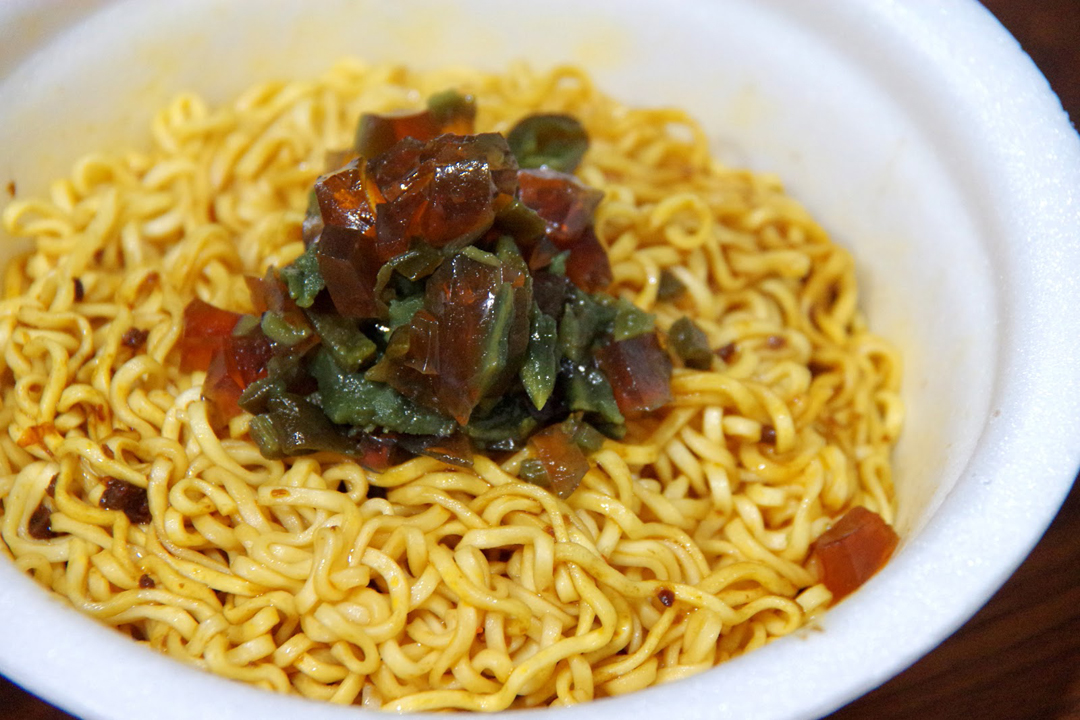 皮蛋和它一起拌简直绝配，5块钱一大盘吃上瘾了，去饭店都吃不到