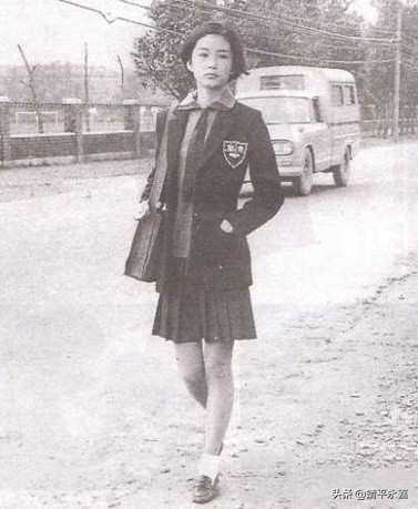 中国女性百年校服变化讲解,南方航空空乘制服的演变