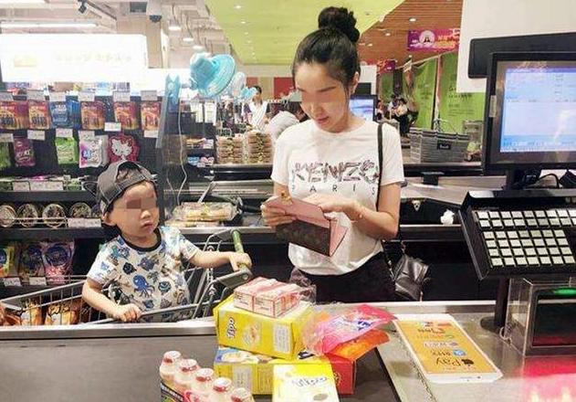 女儿要吃樱桃宝妈只买一颗,女儿要吃车厘子视频