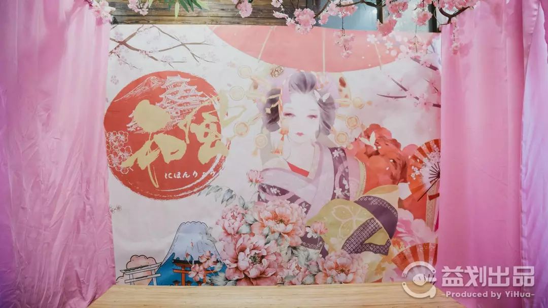 满满一大桌海鲜只要288元,满满一大碗16元吃到饱