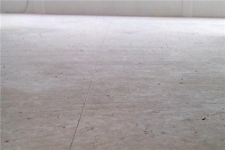 平房水泥地面潮湿怎么解决,家里水泥地面潮湿渗水怎么处理