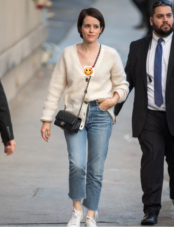 冬天带帽中长款针织开衫怎么搭配,针织开衫保暖又好穿女人味十足