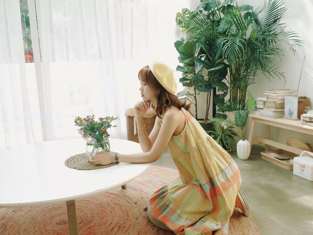 牛油果绿穿出夏季里自己的风格,牛油果色跟什么颜色一起穿才好看