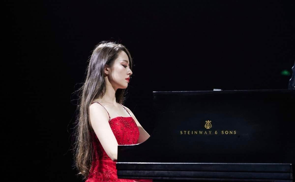 吉娜穿旗袍秀全身照,吉娜穿旗袍短款