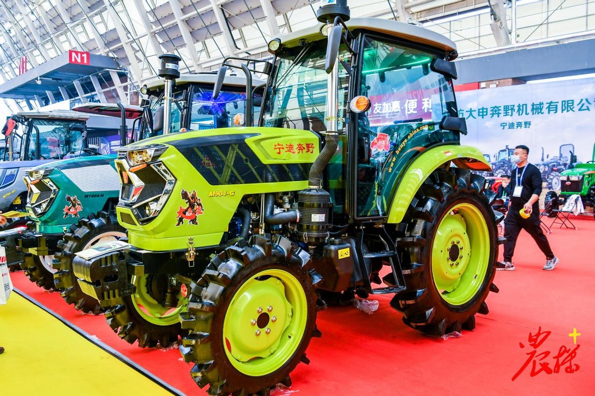 8090拖拉机多少钱一台,世界先进农机展