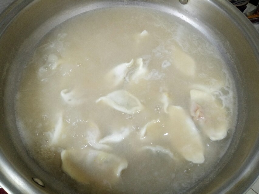 冻饺子如何煮才不裂,冻饺子怎么煮才能煮得不破皮