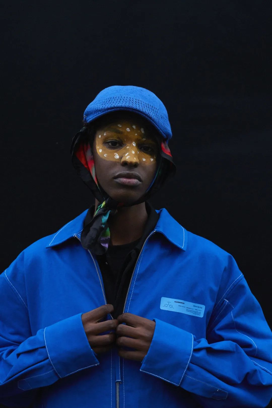 国潮在外国街头,国潮捡垃圾小孩图片