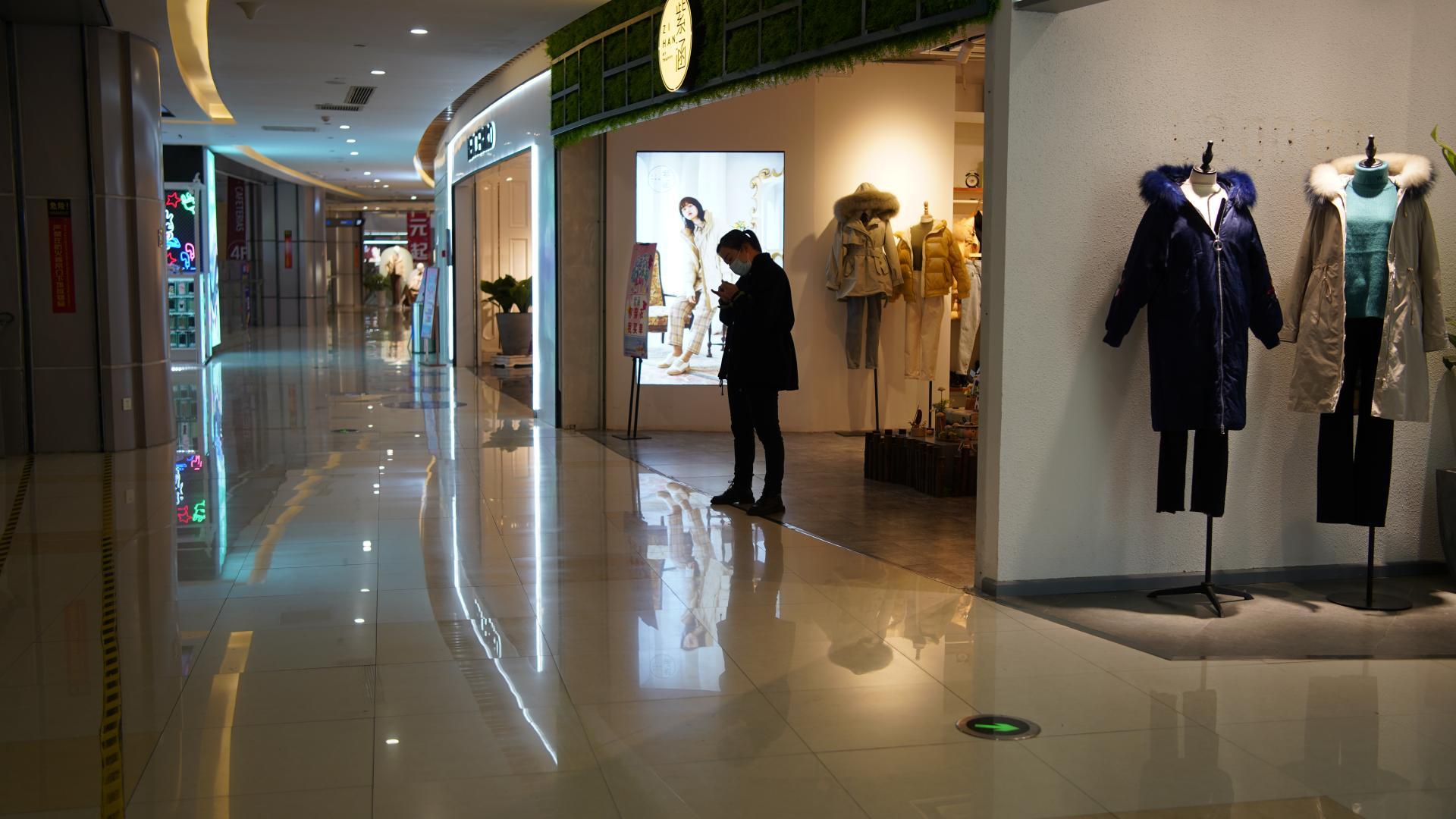 永诺yn35mmf2标准定焦镜头测评,永诺35mmf2和适马35f2对比