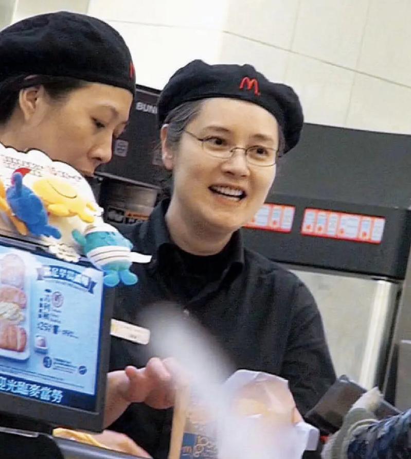 知名*星艳**因节食减肥住进ICU，给追求“骨感美”的女性，提了个醒