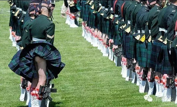 有个民族裙子里不穿*裤内**，是真的吗？