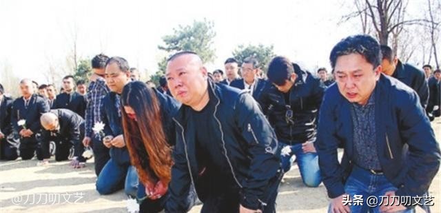 郭德纲说恩师侯耀文晚年,郭德纲连续14年悼念恩师侯耀文