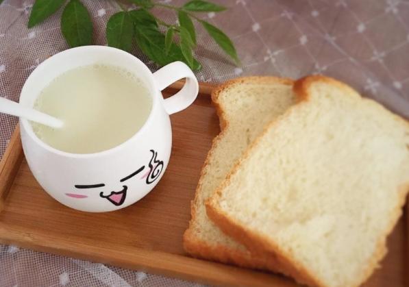 宝宝上吐下泻后能不能喝豆浆,孩子喝了变味的豆浆上吐下泻