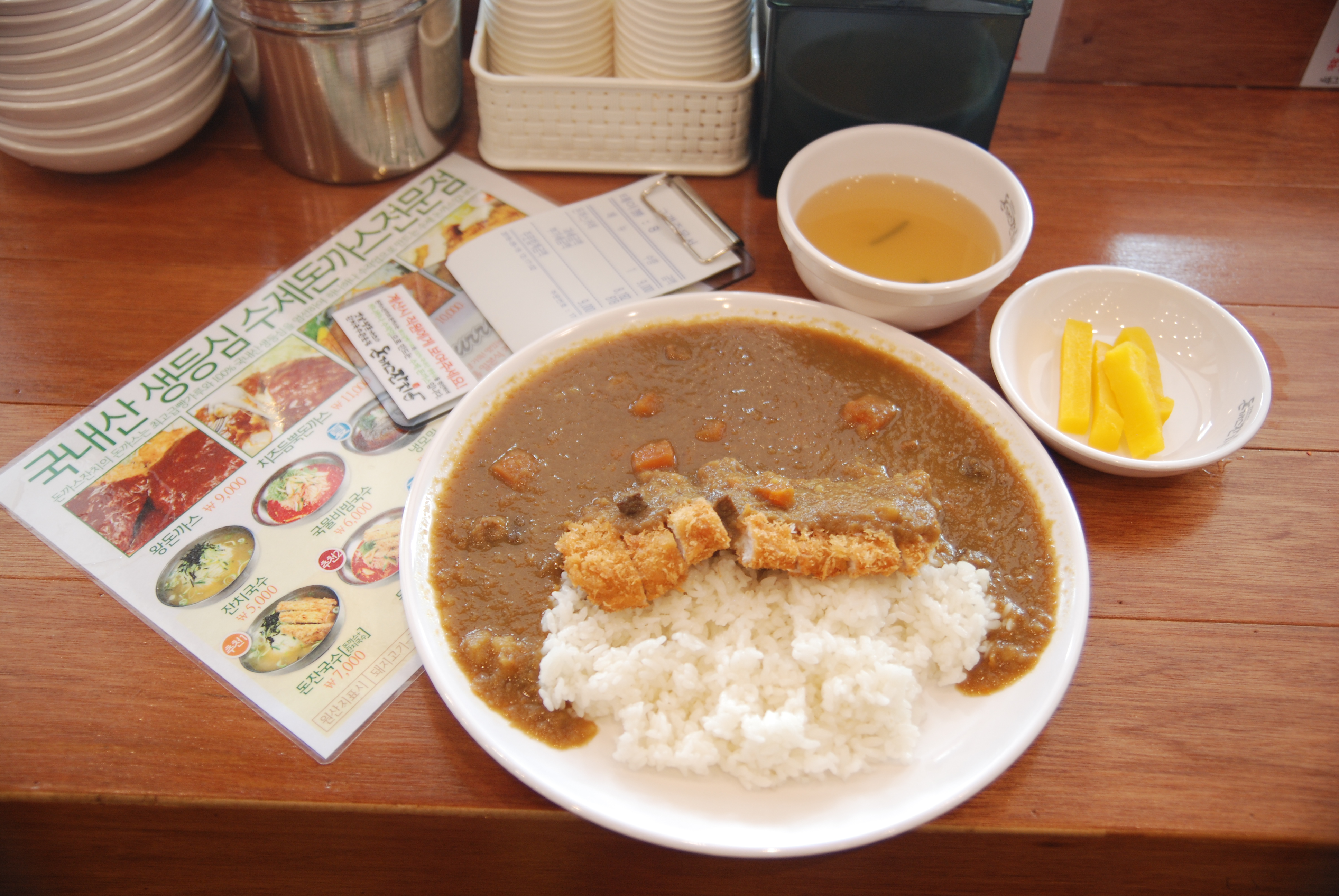韩国紫菜包饭年糕,韩国美食一条街紫菜饭