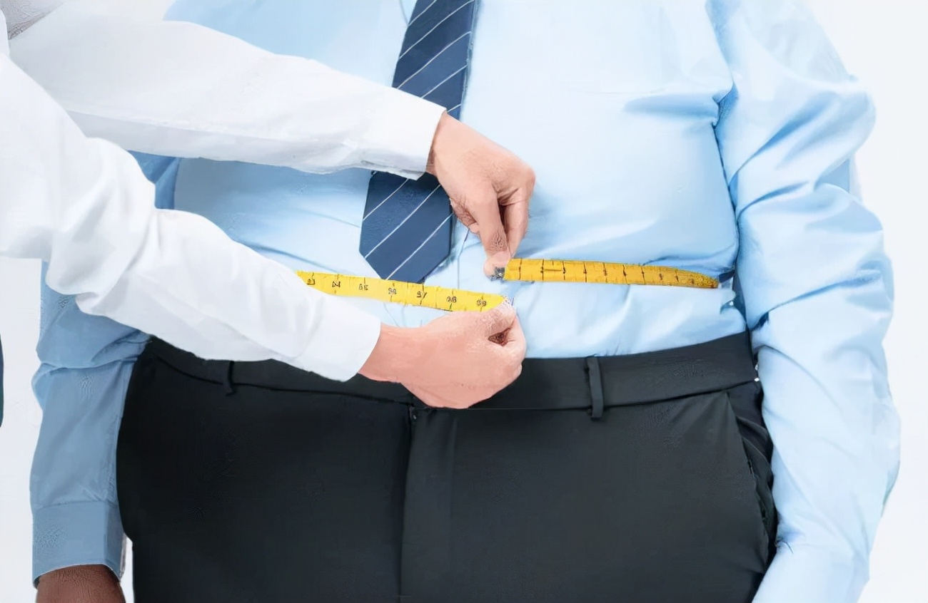 这姑娘月薪8K，*款贷**60W区去健身？