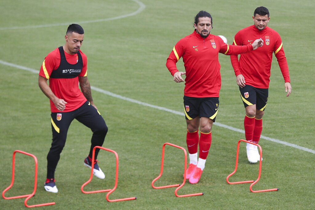 冤枉董路了！国内媒体记者：李铁团队认为归化球员体能不足