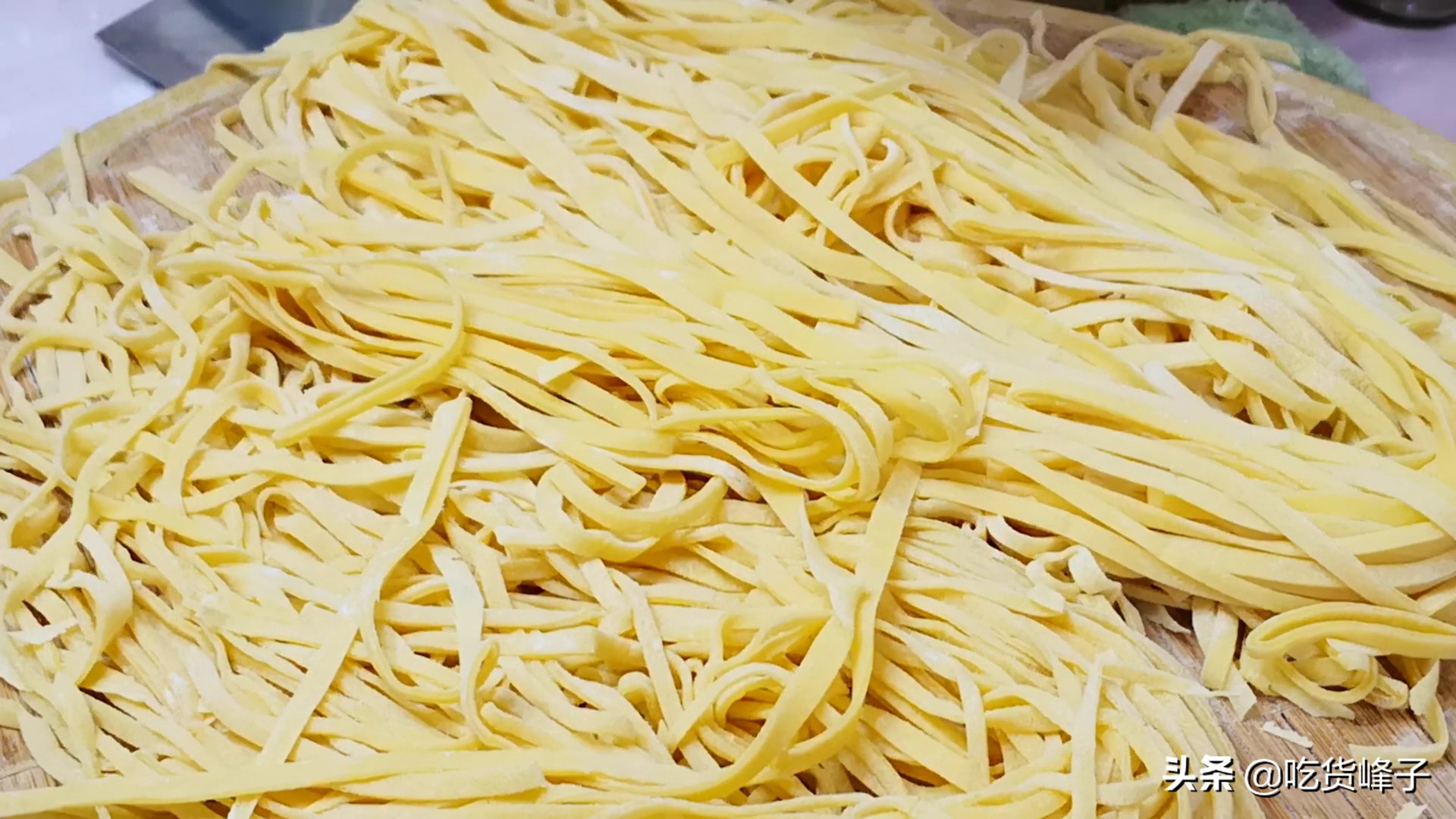 手擀面如何做到筋道爽滑,手擀面筋道好吃有诀窍