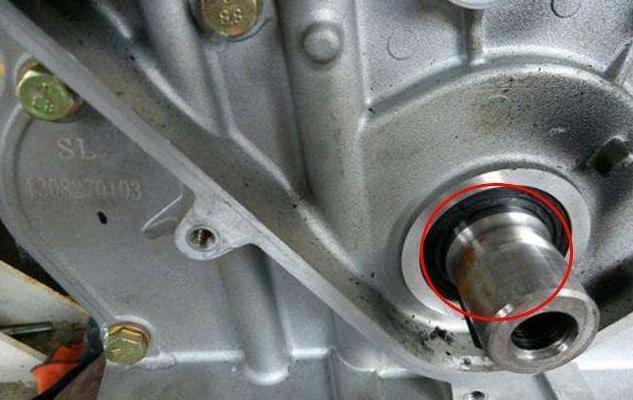 汽车烧机油可以加不同的的机油吗,汽车烧机油有必要加机油精吗