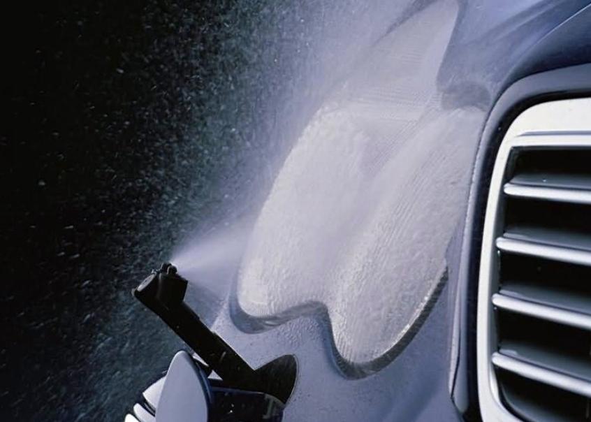 奔驰c2002.0二手价格,奔驰c200二手价格19年首付多少