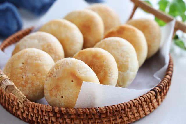 外皮酥软的绿豆饼怎么和面,绿豆饼圆的厚的外皮像炸过一样