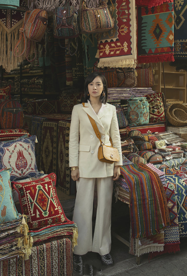 宋茜最新机场装,盘点宋茜的古今装对比