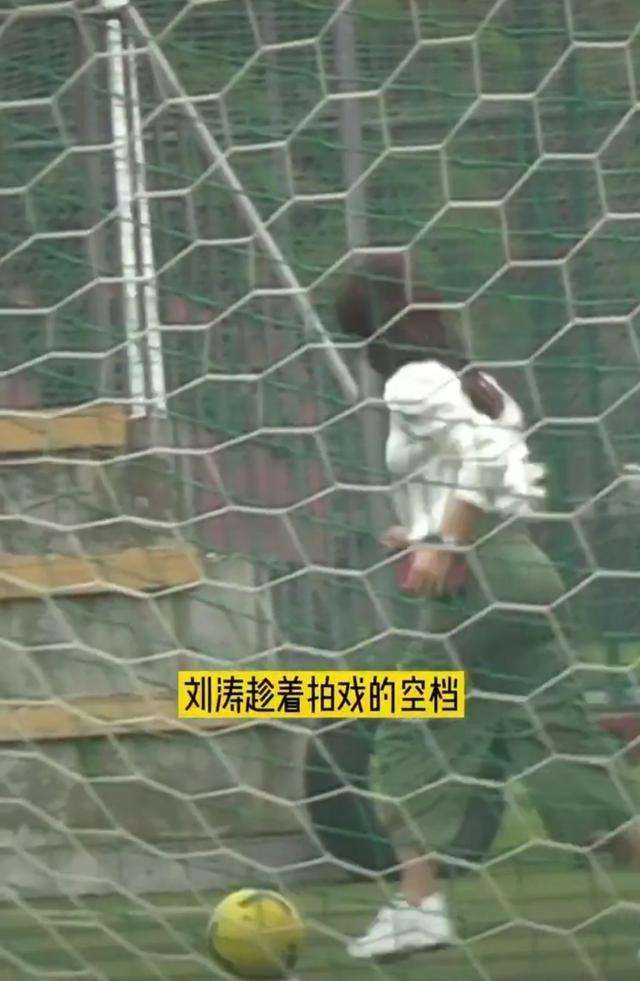 刘涛穿长靴惊艳写真照,刘涛穿长裙还挺显身材