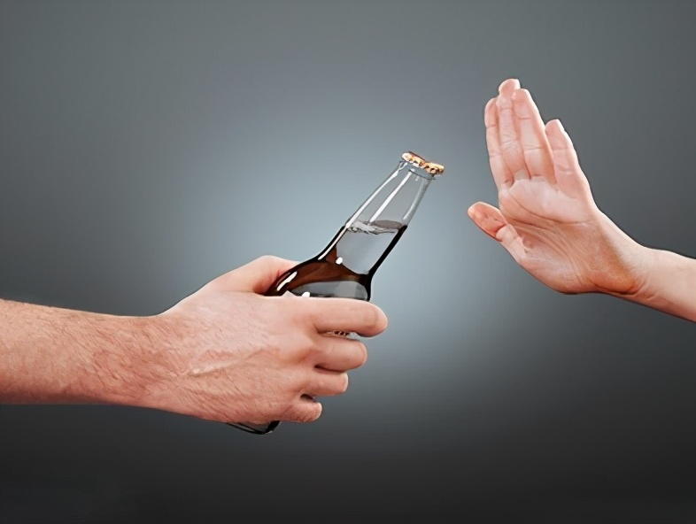 酒桌上同事一直跟我提格局,酒桌同事不和你敬酒怎么办