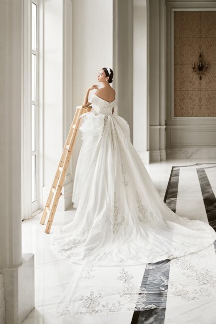 旅拍铂爵婚纱照美人鱼,经典拖尾婚纱照