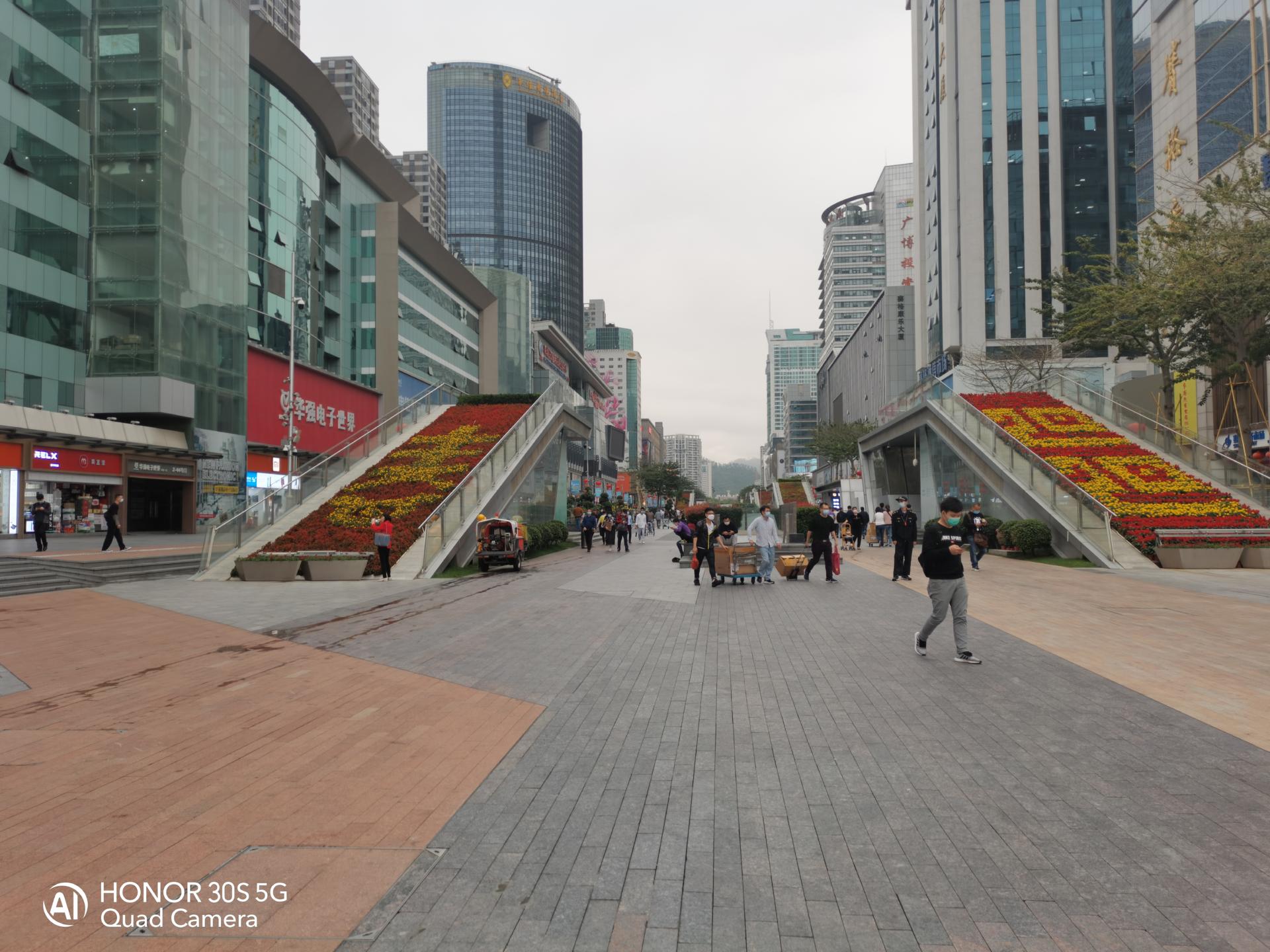 荣耀30S评测:首发新神U麒麟820,更有6400万像素相机