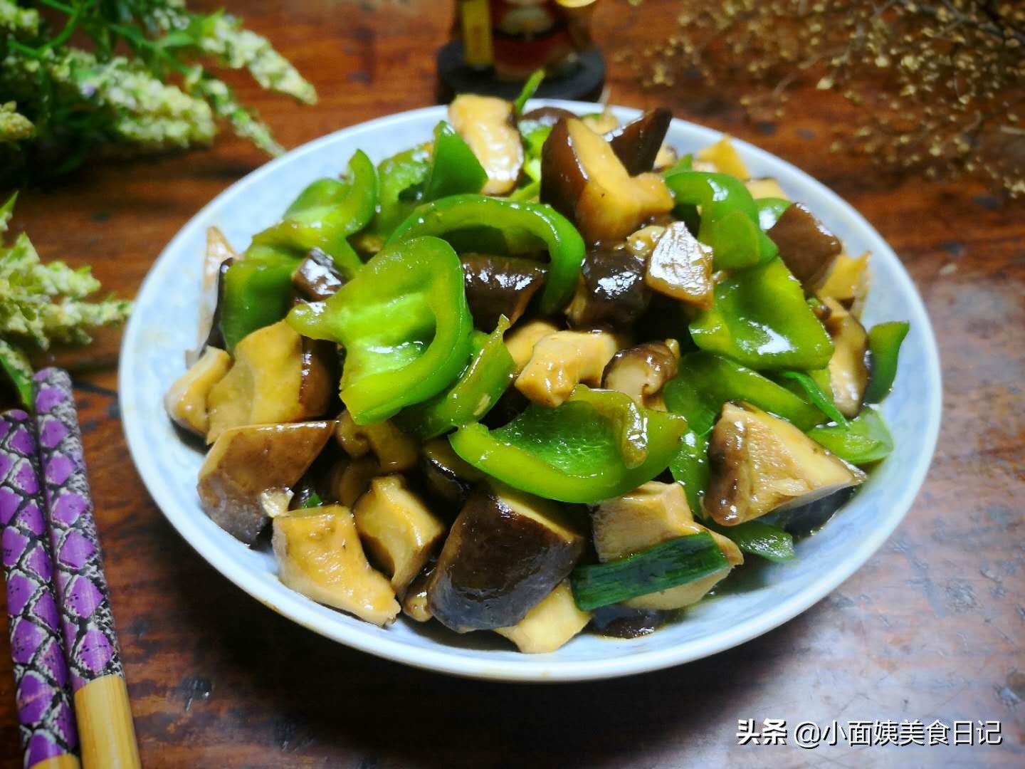 这三样一起炒实在太鲜美,这道菜懒人必备随便一炒都很好吃