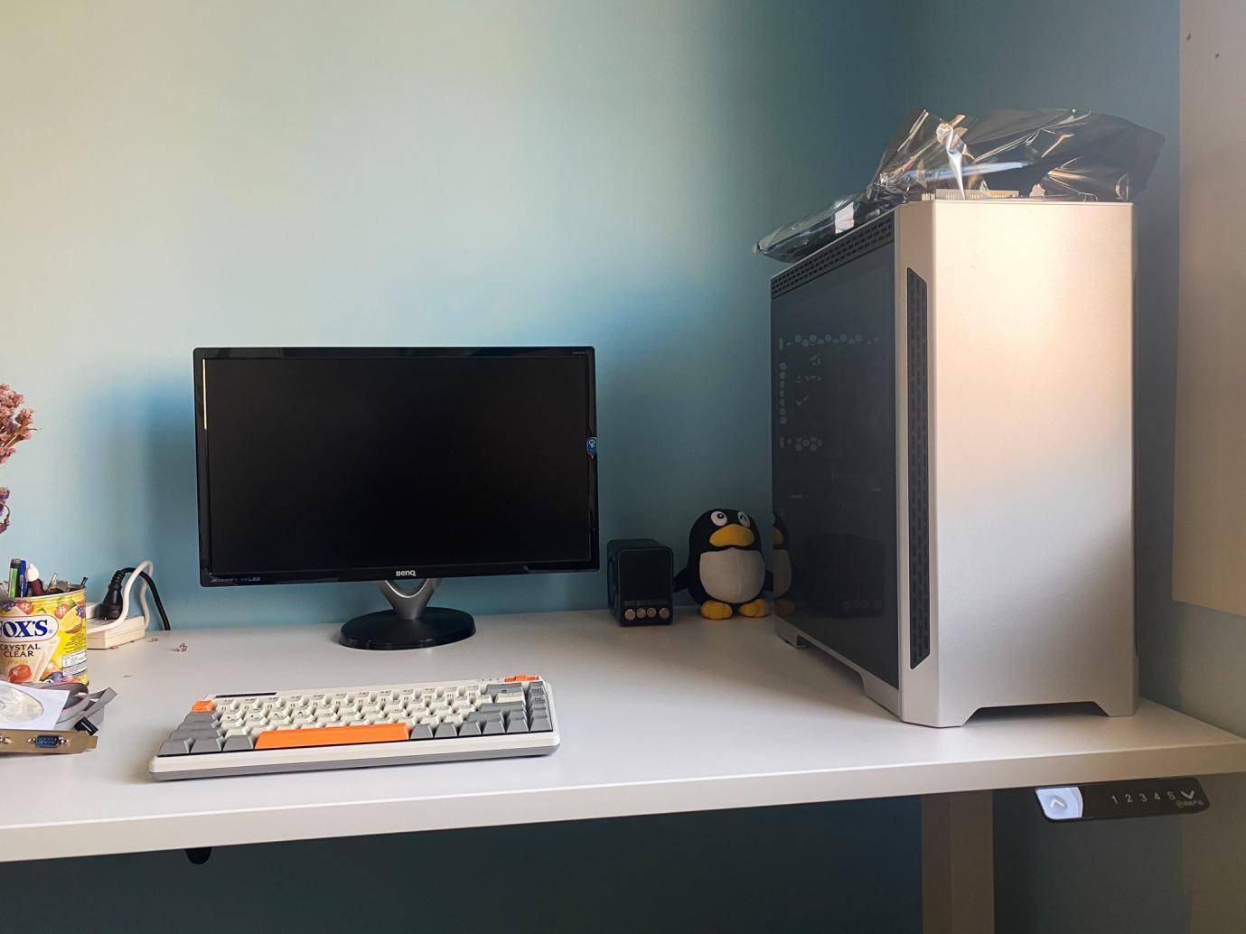 电脑系统是装在主板还是cpu上,电脑换了cpu和主板要重新装系统吗