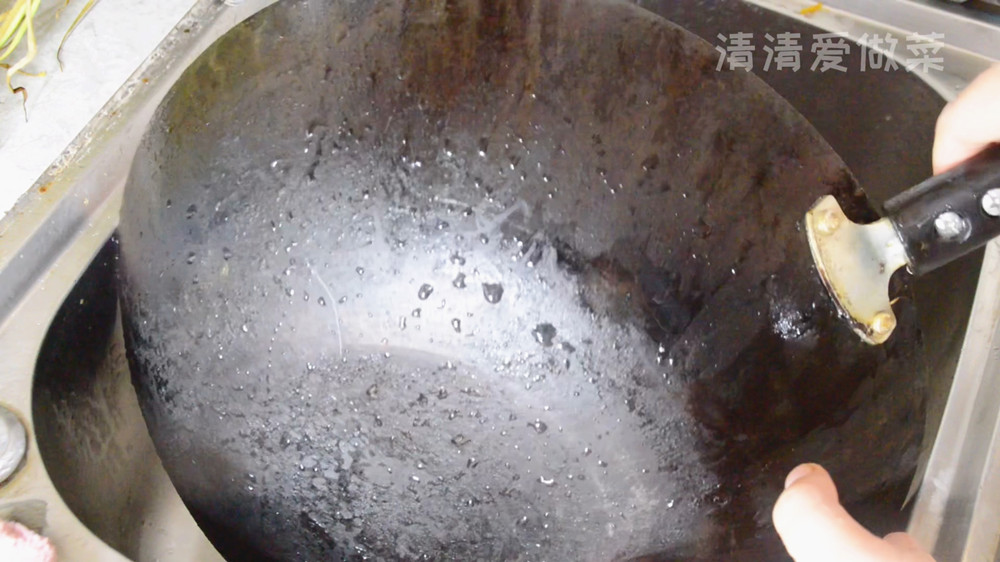 炒菜锅子锈怎么去除,炒菜锅底污垢怎么快速去除