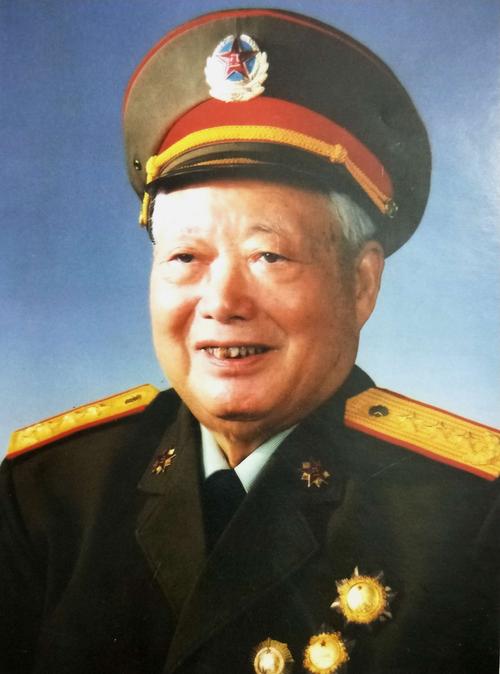 支队长为中将,支队政委为少将,手下一个营教导员成为上将