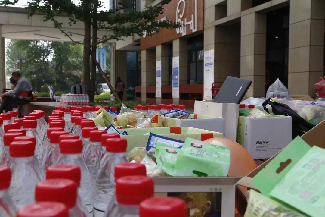 好老师教育“风雨同行十五载，携手并肩再奋进”主题拉练活动启动