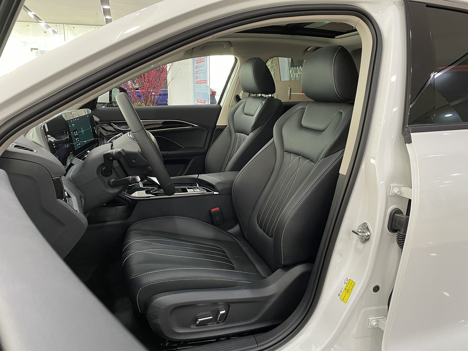 年轻人的第一辆轿跑型汽车奔腾b70,造型不错性能好的车